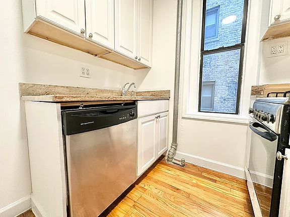 3rd image of 110 9th Ave #3E