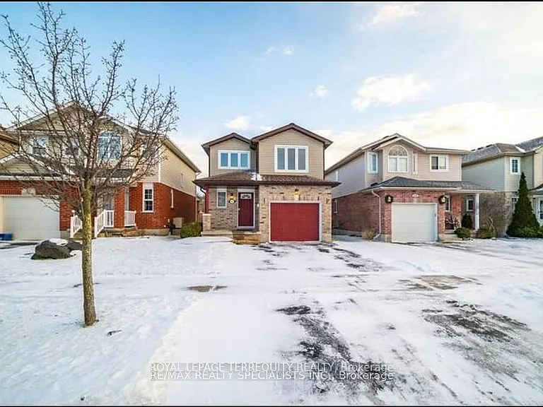 60 Everglade Cres — Photo 1