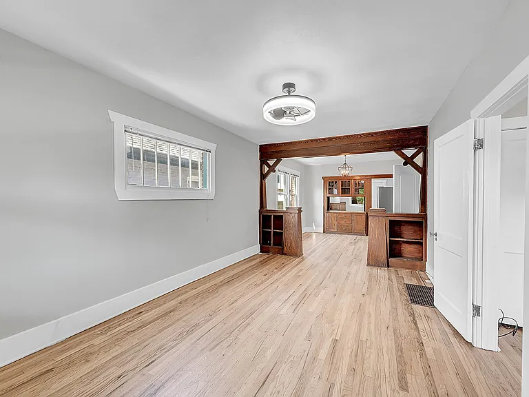 1205 S Lincoln St — Photo 3