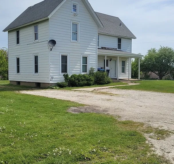 39W318 US Highway 20 — Photo 2