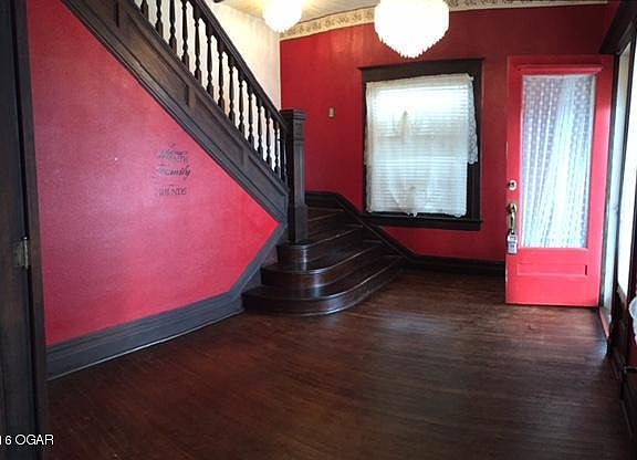 3rd image of 1401 W Broadway St