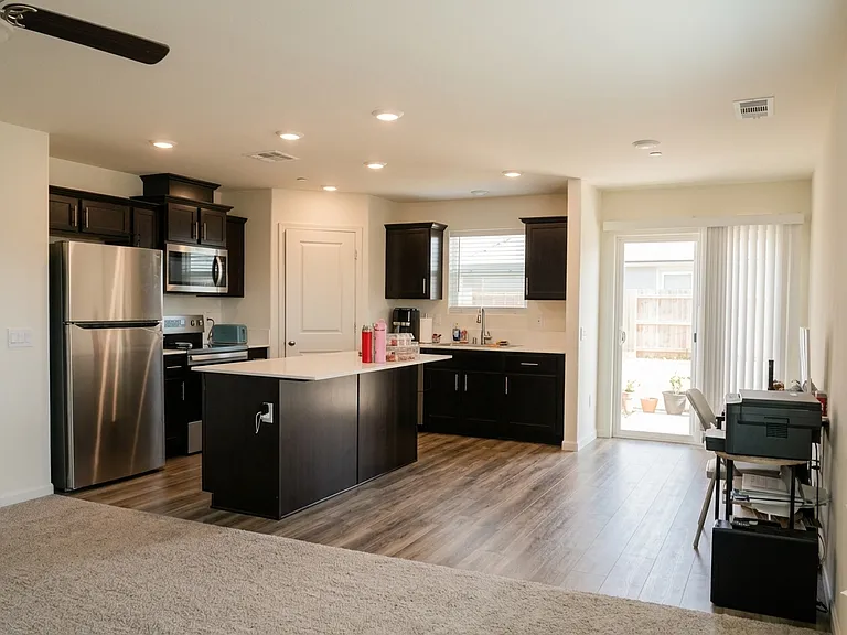 2025 Quarrenden Ln — Photo 3
