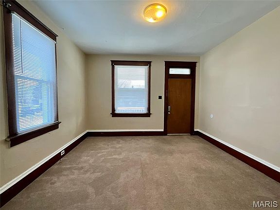 5th image of 905 N Church St