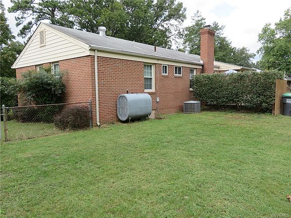 5th image of 7996 Kenmore Dr