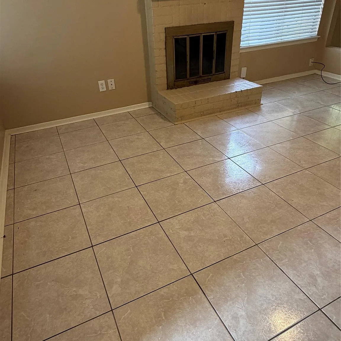 3 bed, 2.0 bath, 1081 sqft, $1,800 — Photo 2