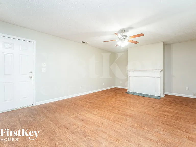 7166 Stonebrook Ln — Photo 2