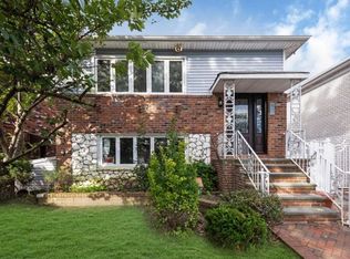 15626 86th St, Howard Beach, NY 11414
