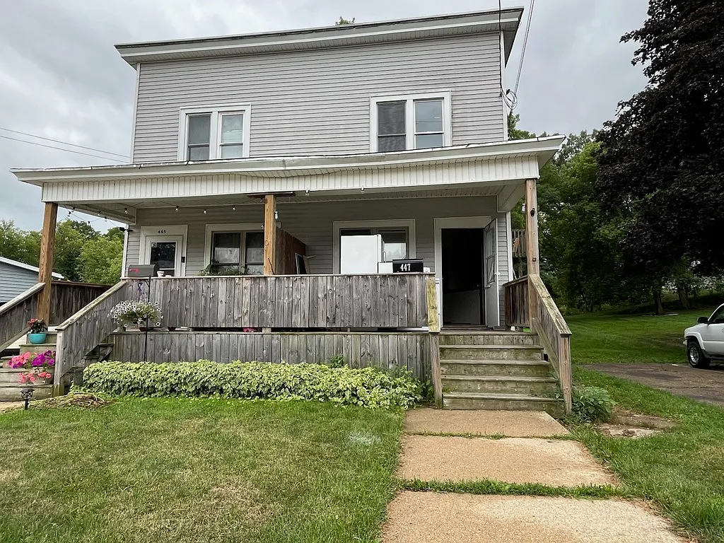 Charming Right-Side Apartment in Mayville near Local Amenities — Photo 1