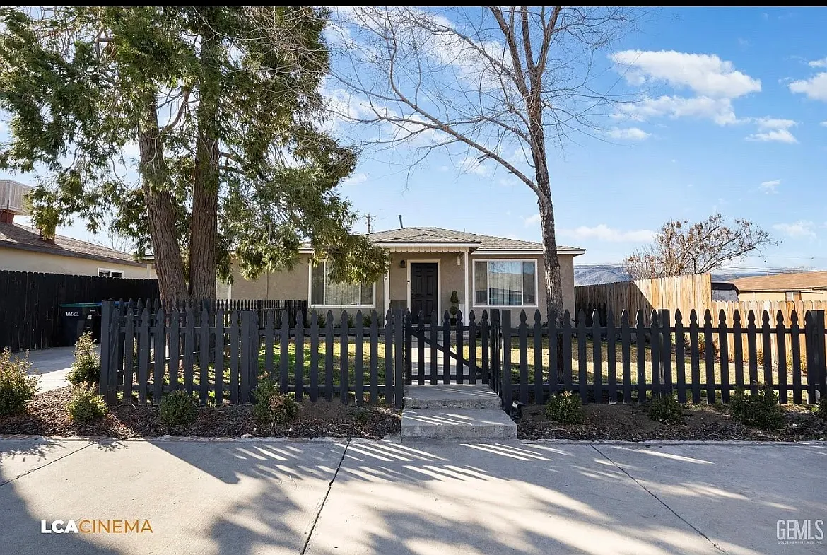 3 bed, $2,300 — Photo 1