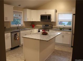 5 Boxwood Dr, Vernon, CT 06066