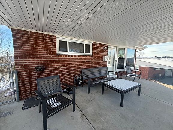2nd image of 212 Kingston Dr