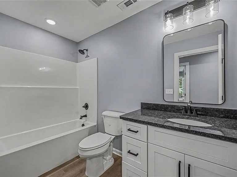 411 Hardy Ave SW — Photo 20