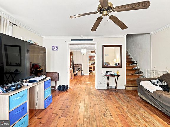 3rd image of 821 Bedford Ave