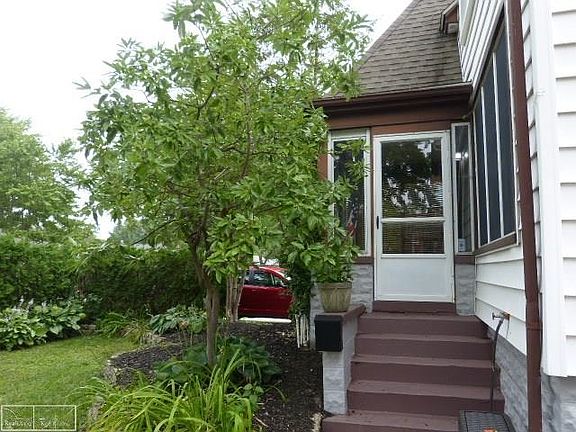 2nd image of 21104 Erben St