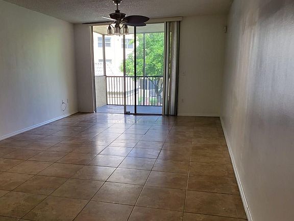 3rd image of 8343 Lake Dr #4