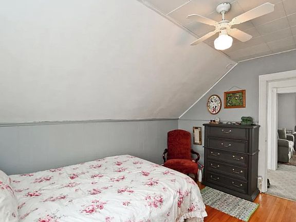 5th image of 609 Water St S #3