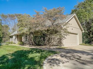 13707 S Gammon Rd, Lees Summit, MO 64086