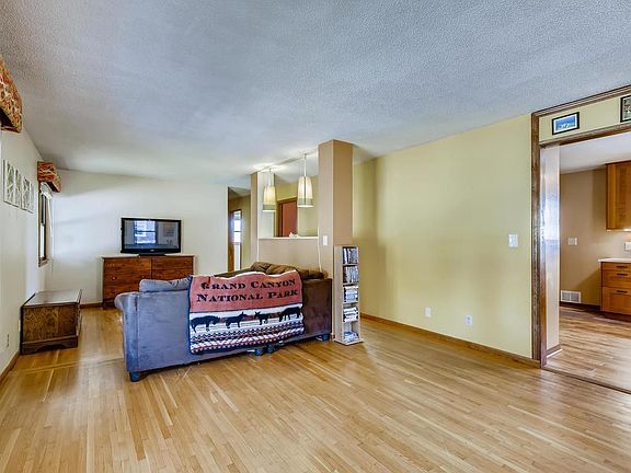 4th image of 6064 Woodbine Ave