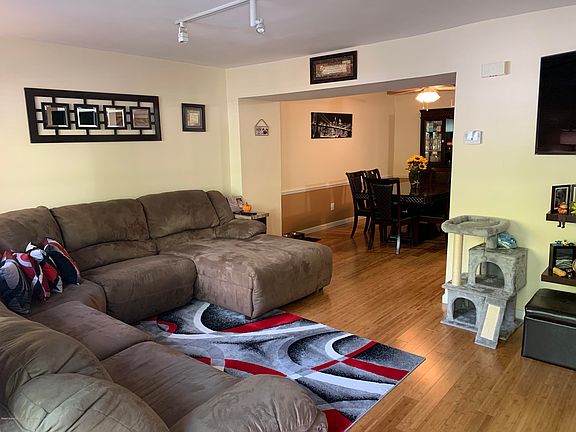 5th image of 53 Lombard Ct