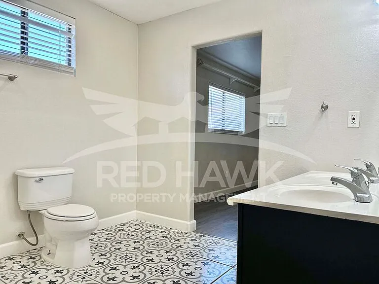 281 S California St — Photo 12
