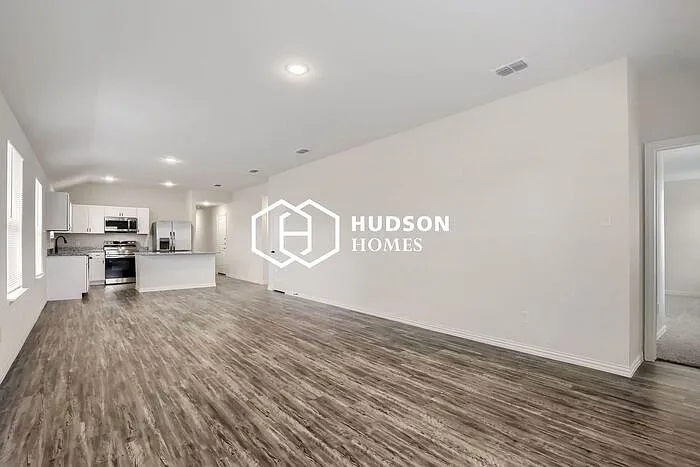 114 Goel St — Photo 3