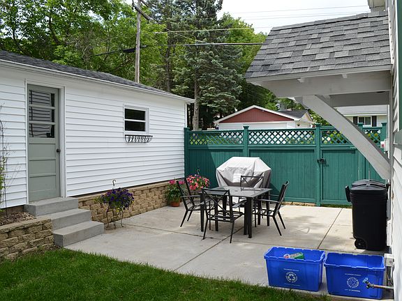 3rd image of 1412 Pleasantview Ave