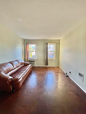 4th image of 6408 Metropolitan Ave Floor 1