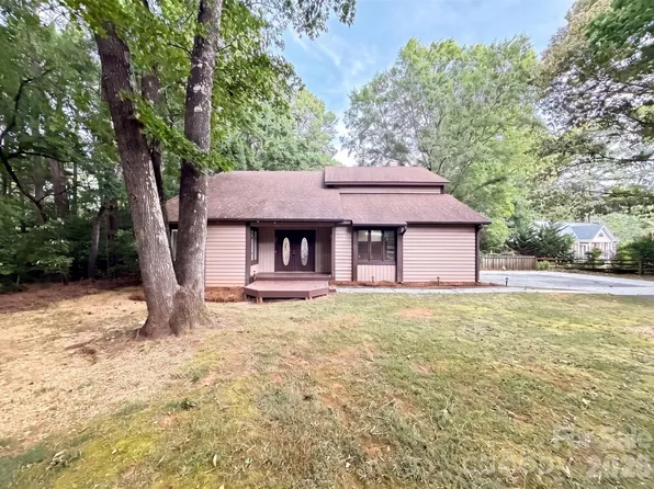 608 Amanda Dr, Matthews, NC 28104