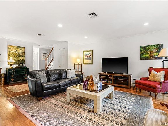 4th image of 219 Treetop Crescent Lane