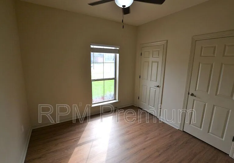 2691 Woodbend Ave — Photo 24