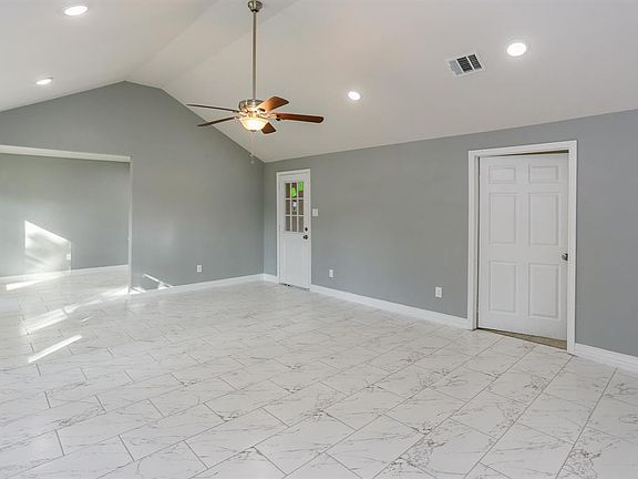 4th image of 4421 Davenport St