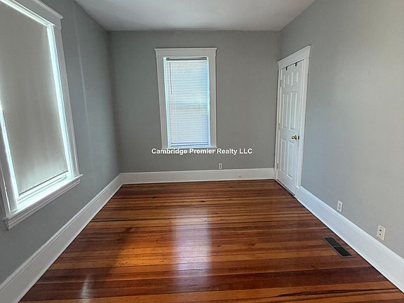 3rd image of 15 Waldo Ave