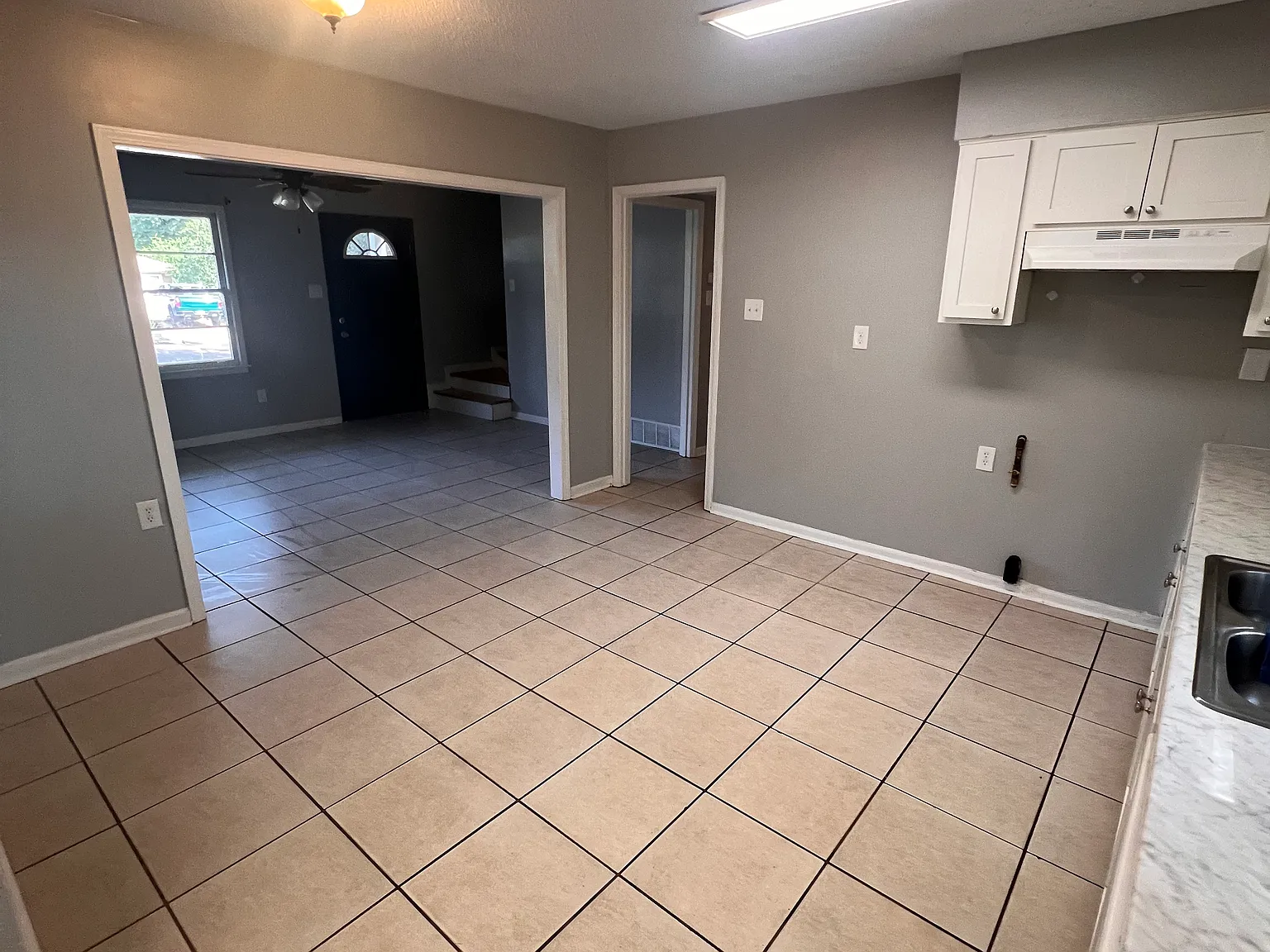 4 bed, 1184 sqft, $1,600 — Photo 3