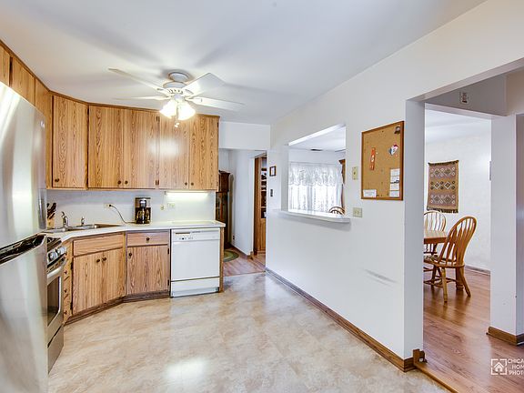 5th image of 420 Hawthorn Ln