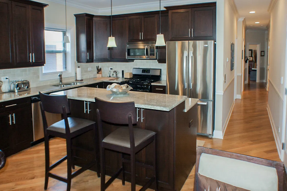 3231 N Kenmore Ave — Photo 2