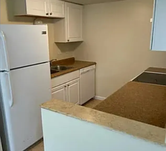 1410 W Holden Ave — Photo 2