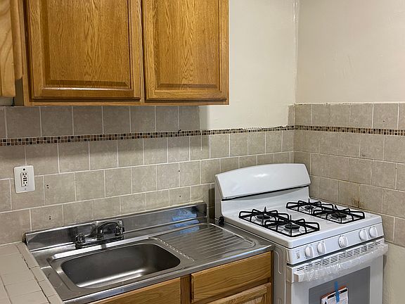 4th image of 1136 Stratford Ave #2