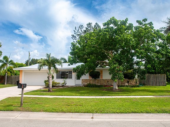 2nd image of 157 SE Soneto Court