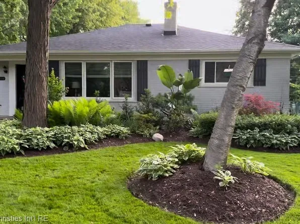 31813 Sheridan Dr, Beverly Hills, MI 48025