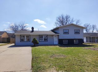 547 Redwood Rd, Bolingbrook, IL 60440