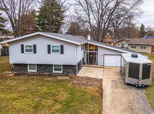 520 Vanderbilt Dr, Sherman, IL 62684