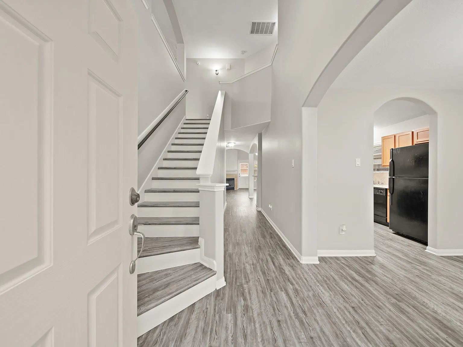 4 bed, 2.5 bath, 2359 sqft, $2,450 — Photo 4