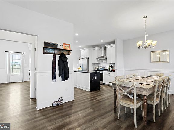 3rd image of 219 Summerfield Way