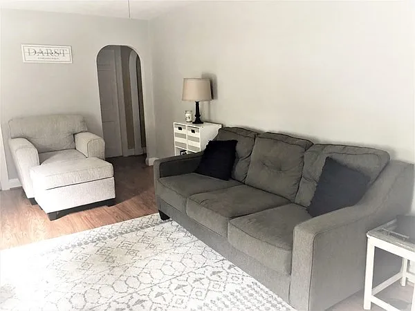 3 bed, 1500 sqft, $3,600 — Photo 2