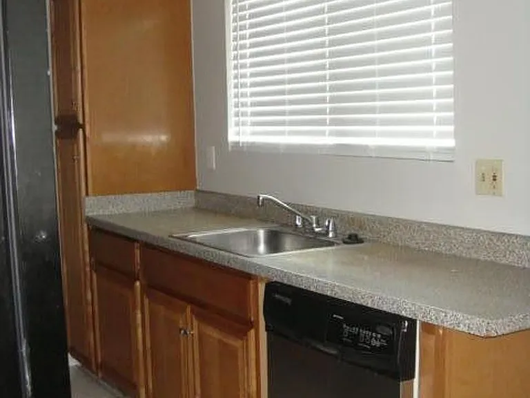 3315 W Loma Ln #4 — Photo 5