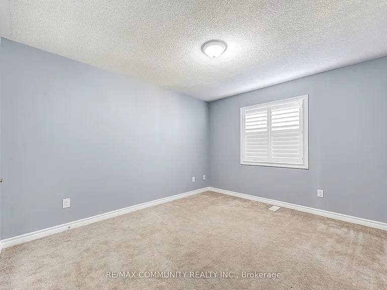 79 McRoberts Cres — Photo 23