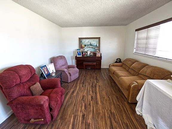 2nd image of 3709 Spruce Ave
