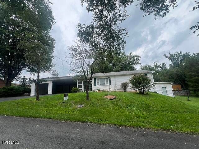 1st image of 235 Akard St