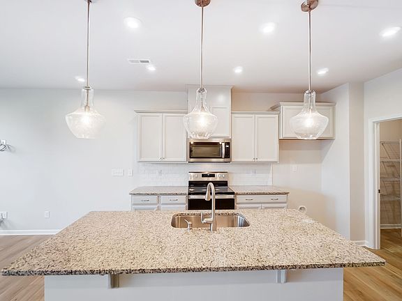 Photo representation of the Adriana plan. Colors, finishes and options will vary.