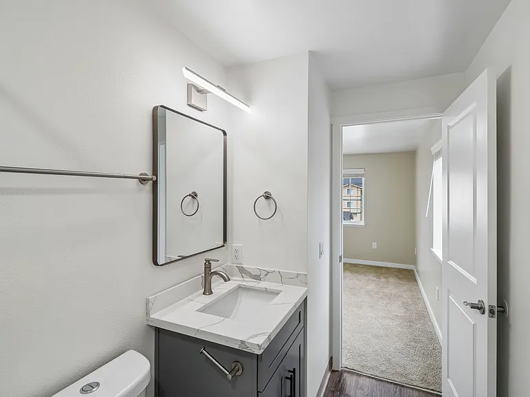 Sunset Highlands Apartments — Photo 34